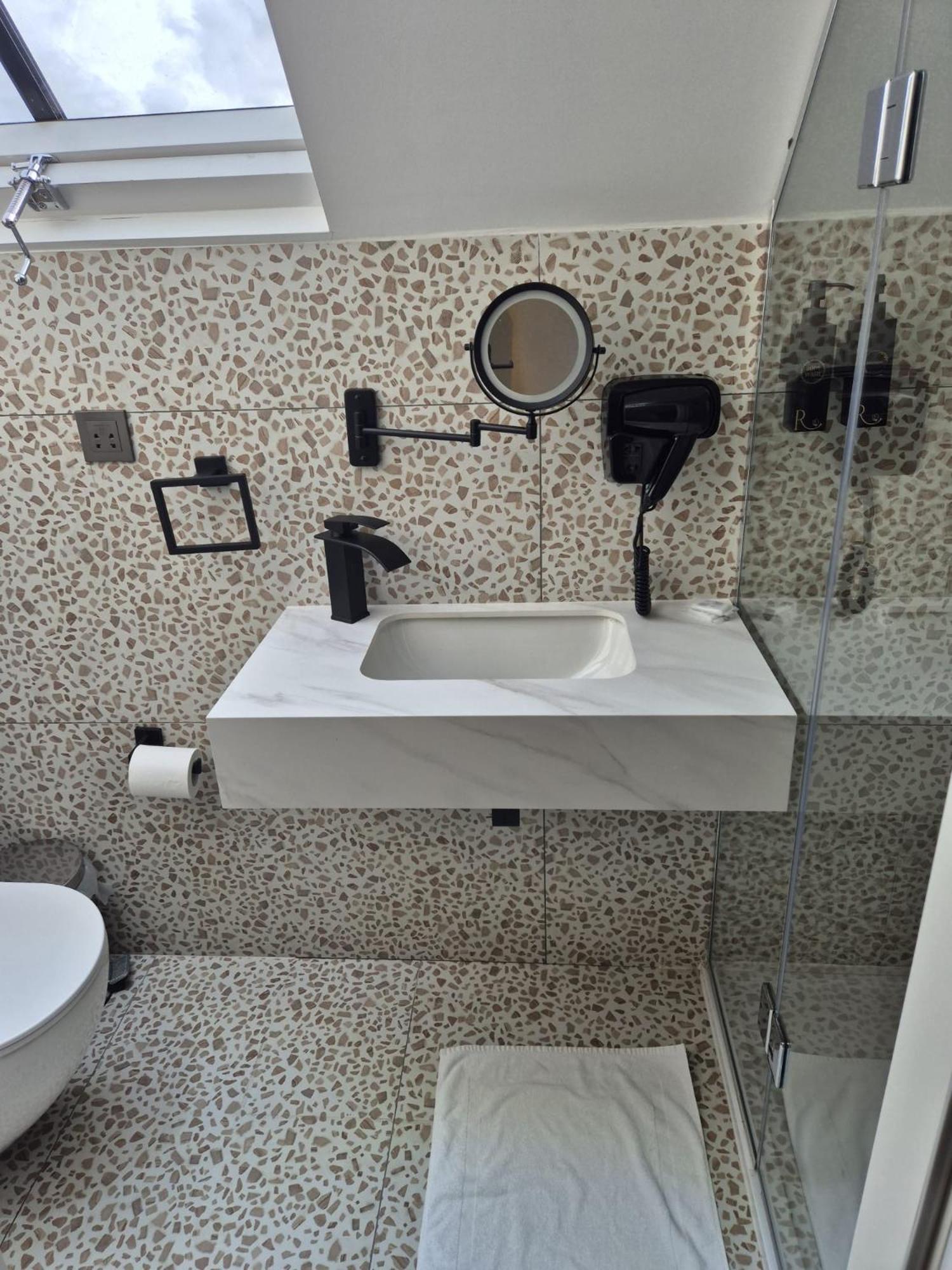 Rosemay Hotel Near London Heathrow Airport 海斯 外观 照片